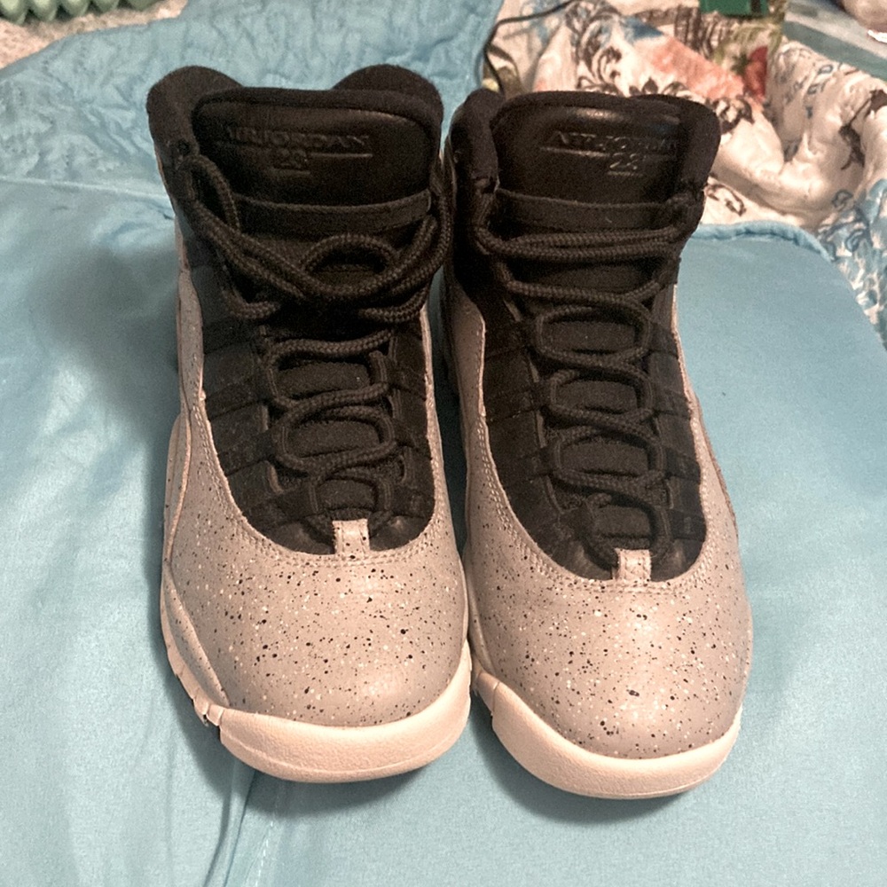 Air Jordan 23 sneakers Size 7y or Womens 8.5